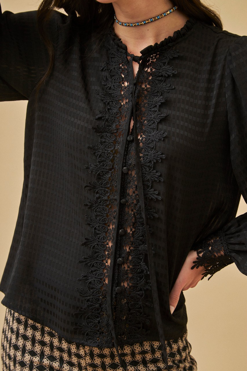 GUIPURE BLOUSE 2