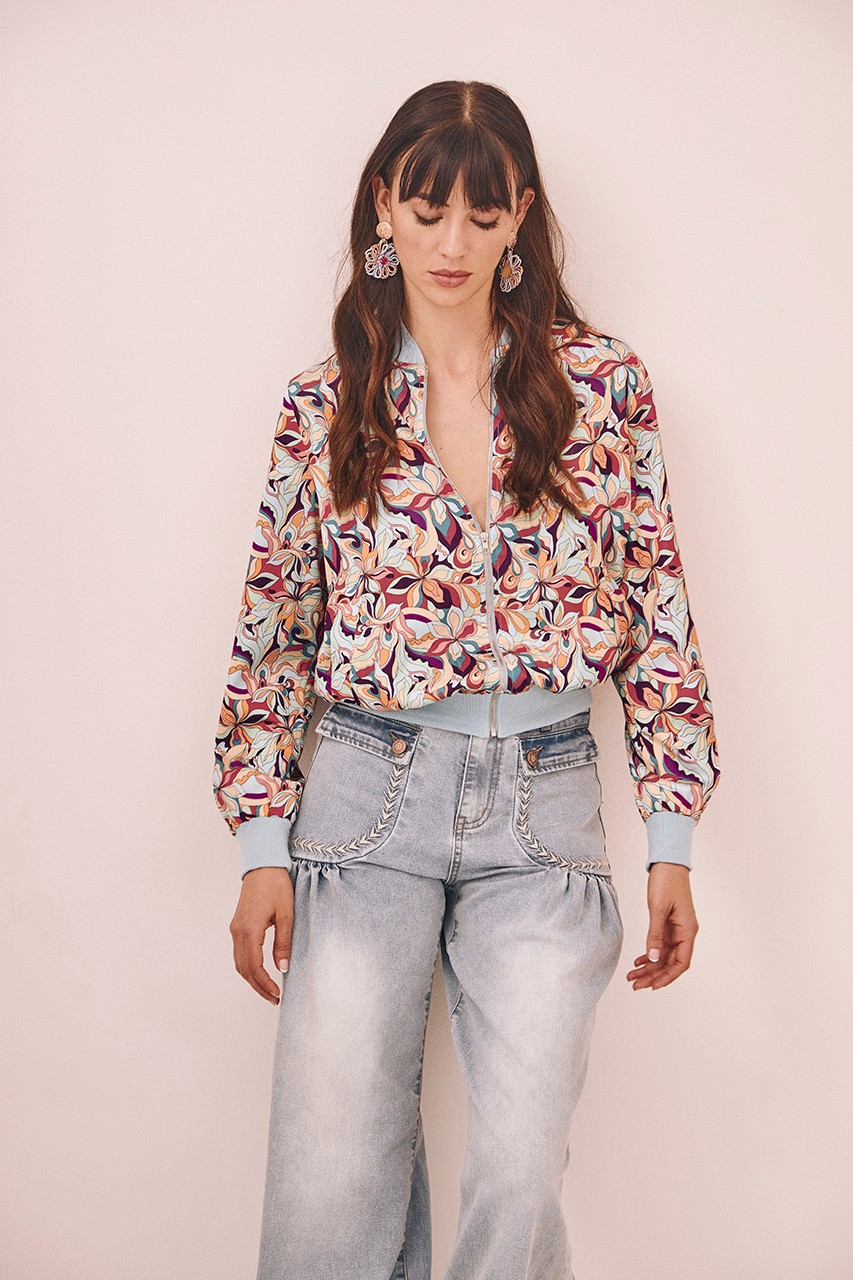 CHAQUETA BOMBER ESTAMPADA 2