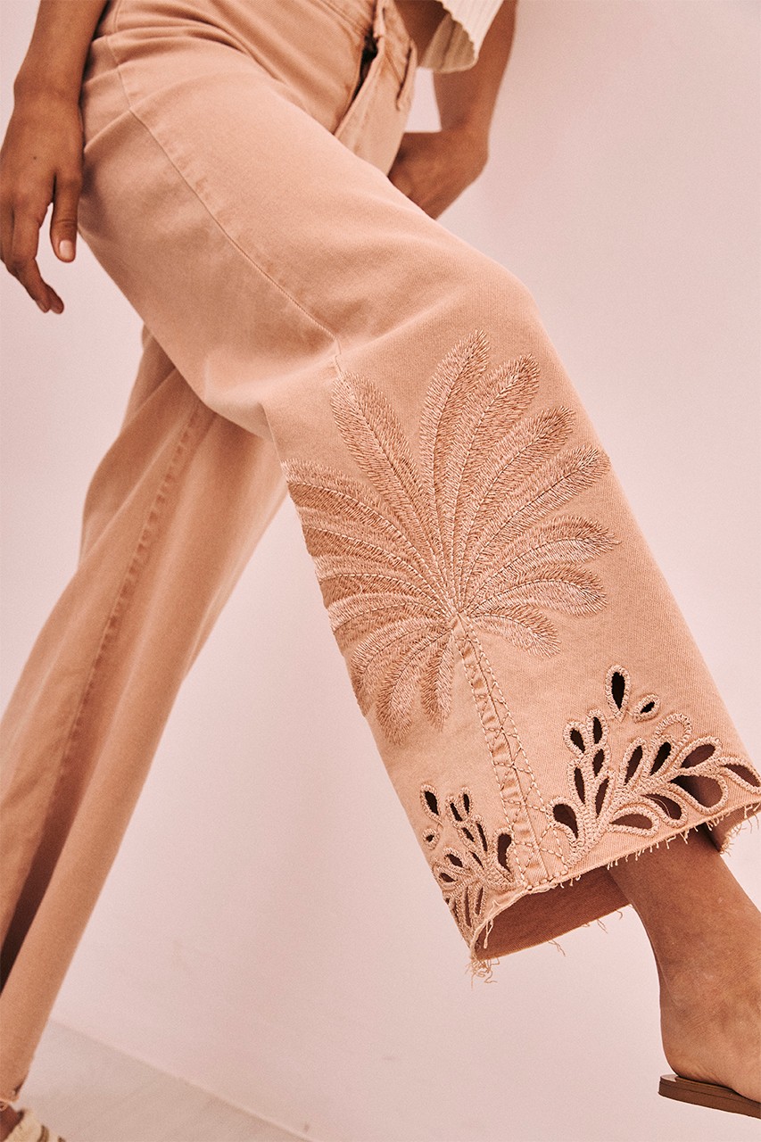 WIDE-LEG EMBROIDERED JEANS