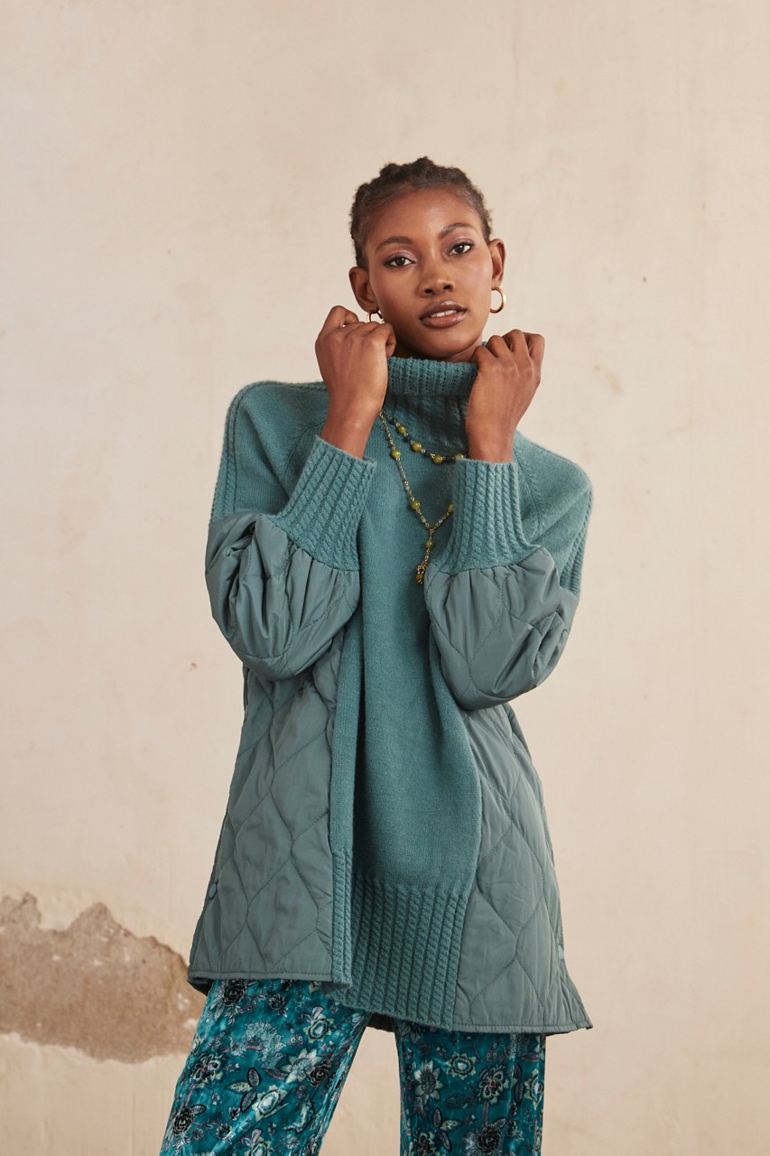 OVERSIZE SWEATER WITH PADDED FABRIC